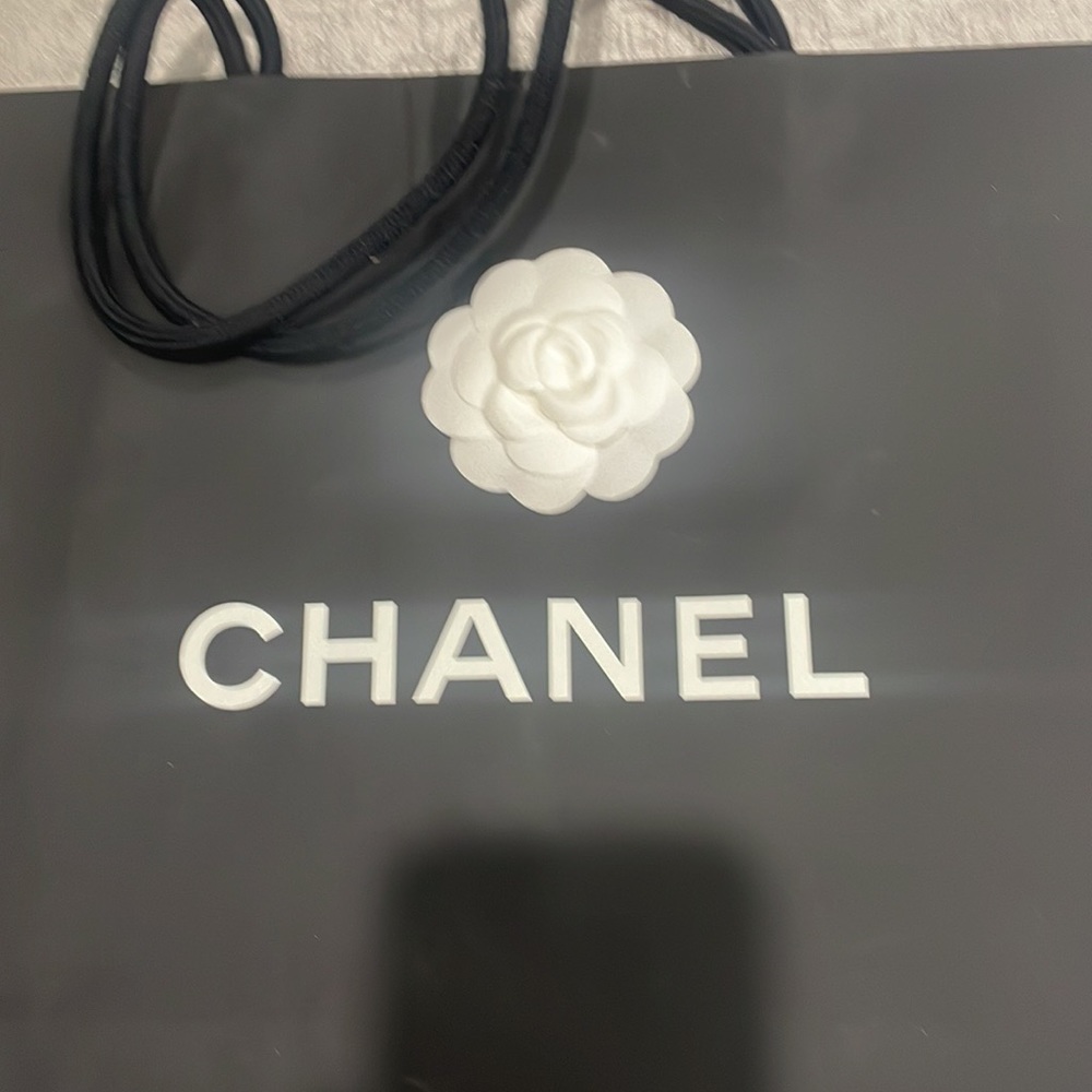 Chanel shopping bag Authentic 17 x 13 x 6